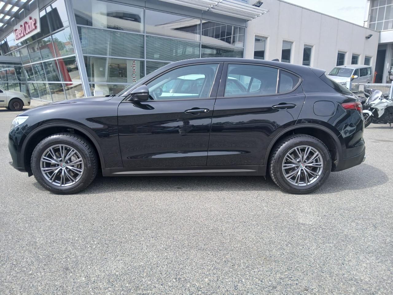 Alfa Romeo Stelvio 2.0 t executive q4 200cv auto vettura in arrivo
