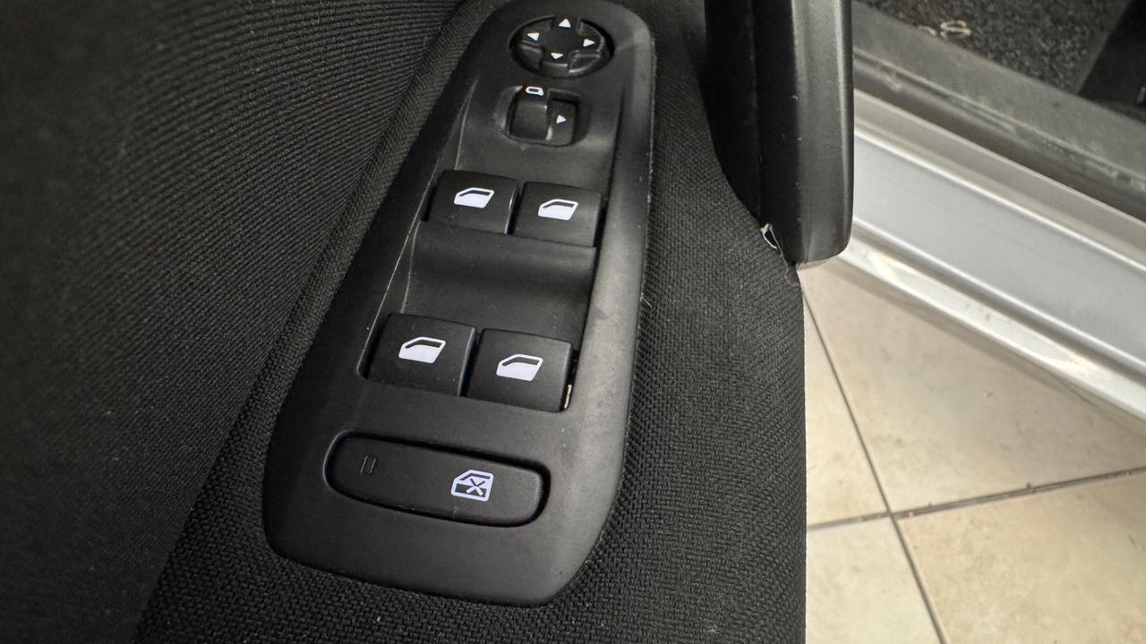 Peugeot 308 1.6 e-HDi 115 CV Stop&Start