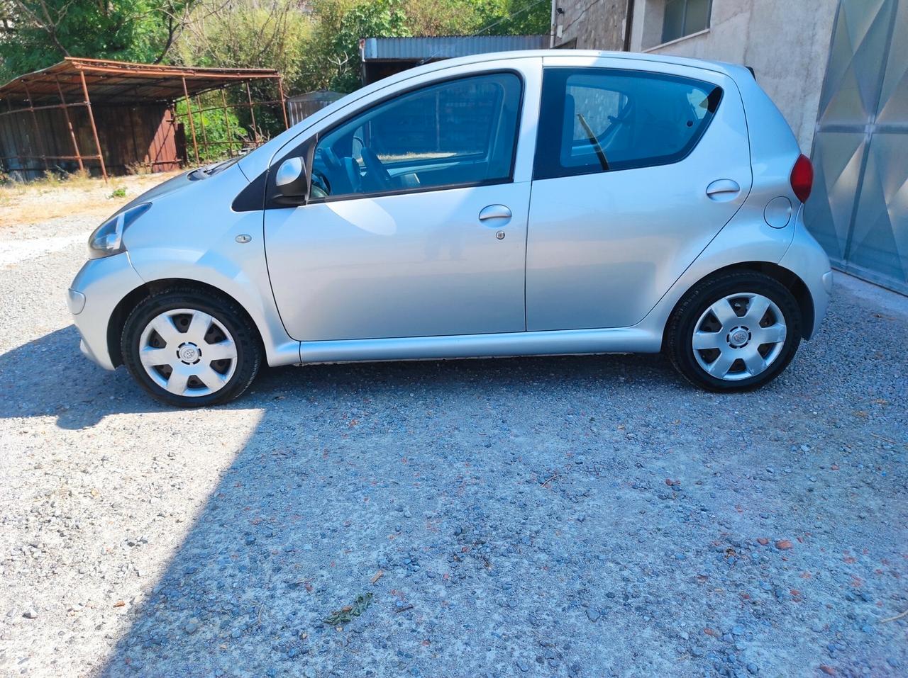 Toyota Aygo 1.0 12V VVT-i 5 porte Sol