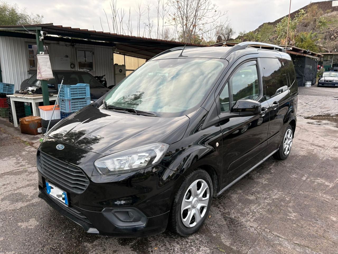 Ford Tourneo Courier 5 p.o.s.t.i. TDCI