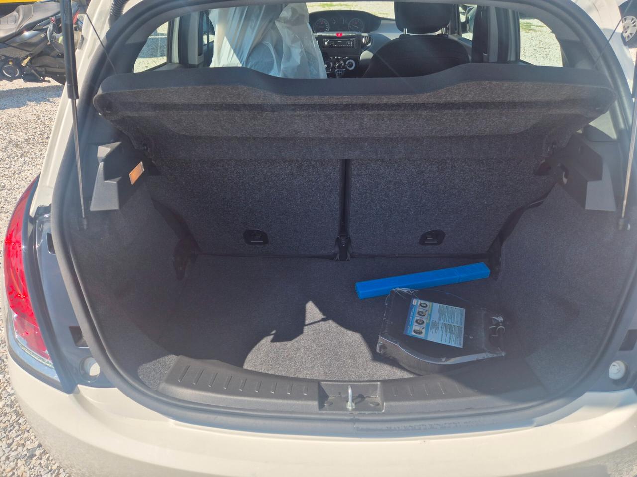 Lancia Ypsilon 24800 KM PARI AL NUOVO
