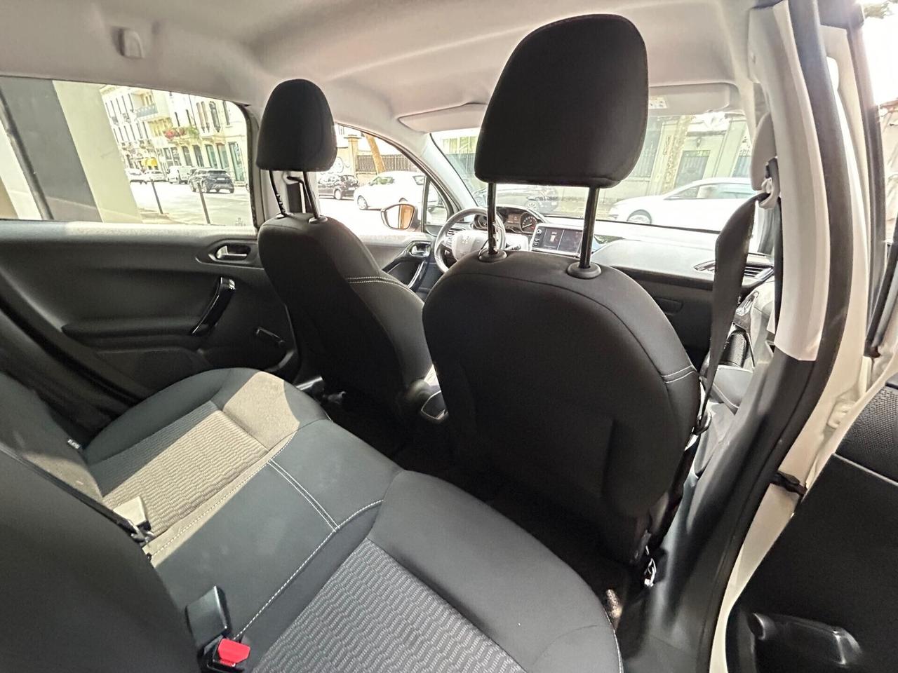Peugeot 208 PureTech 82 5 porte Allure