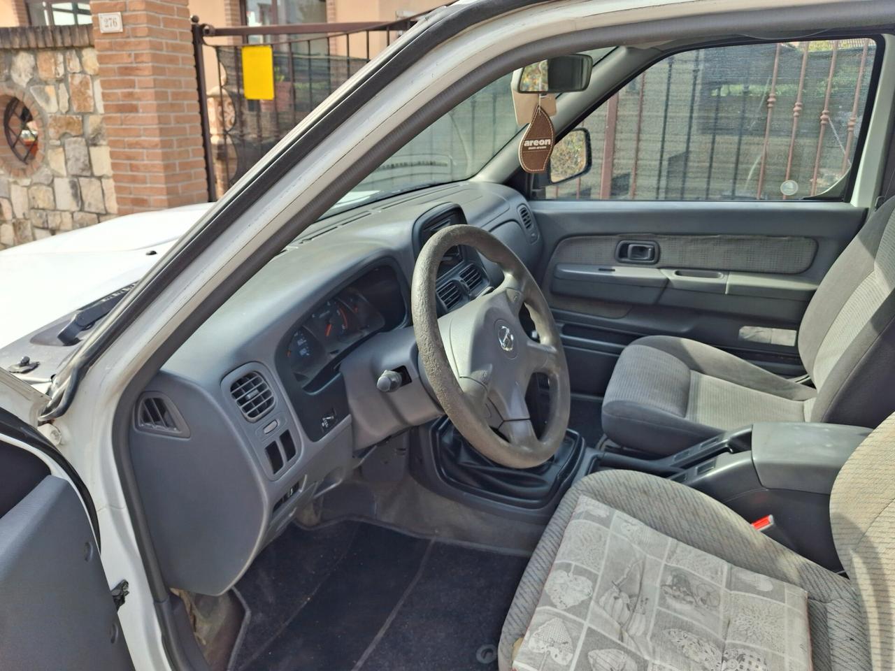 Nissan Navara 2.5 dCi 4 porte Double Cab SE gancio traino