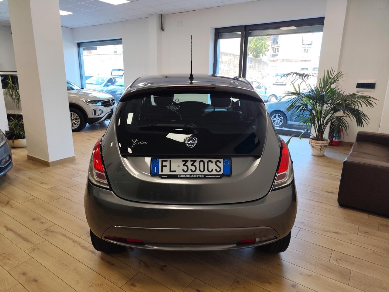 Lancia Ypsilon 1.2 69 CV 5 porte Silver