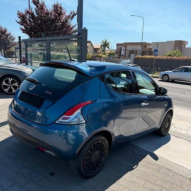 Lancia Ypsilon 1.0 FireFly 5 porte S&S Hybrid Ecochic A. Ferretti