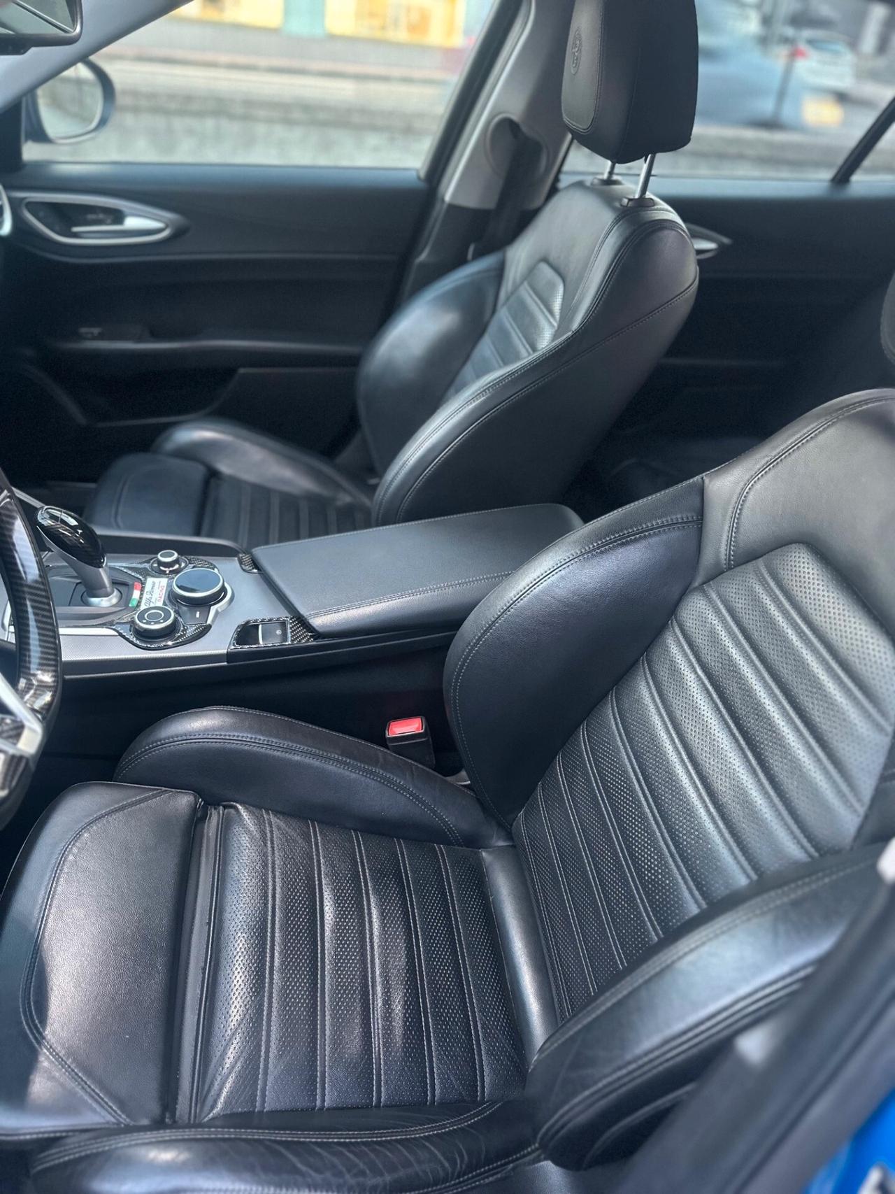 Alfa Romeo Giulia 2.2 Turbodiesel 210 CV AT8 AWD Q4 Veloce