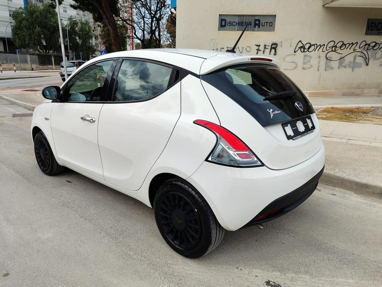 Lancia Ypsilon 1.0 Hybrid FireFly SILVER 2022
