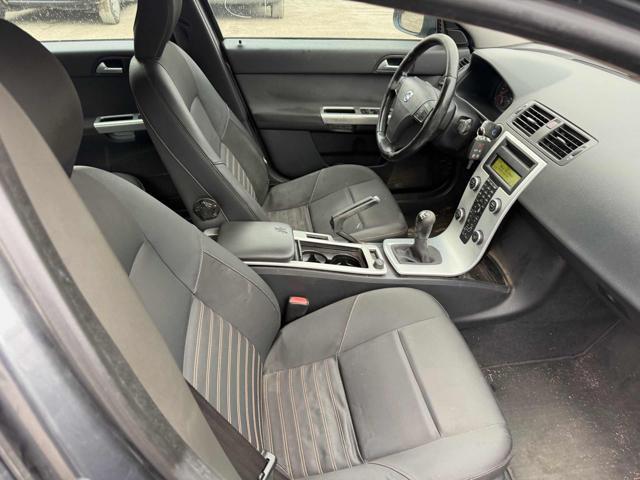 VOLVO V50 D2 R-design senza nessun lavoro da fare