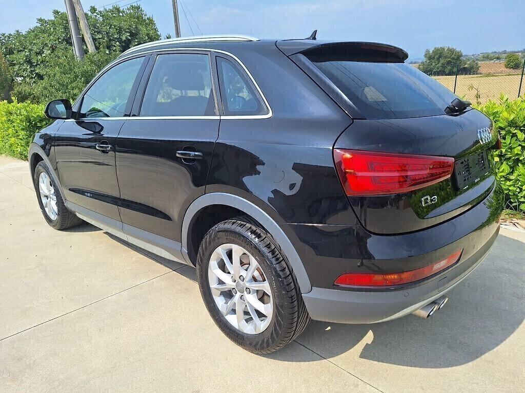 Audi Q3 2.0 TDI 120 CV Sport Navigatore Fari Led.