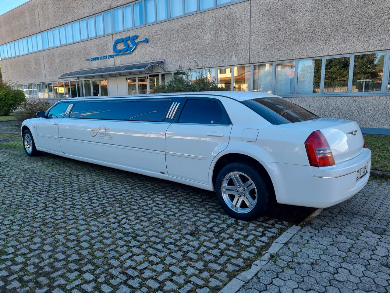 CHRYSLER 300C ALADDIN STRETCH LIMOUSINE 130 inc.