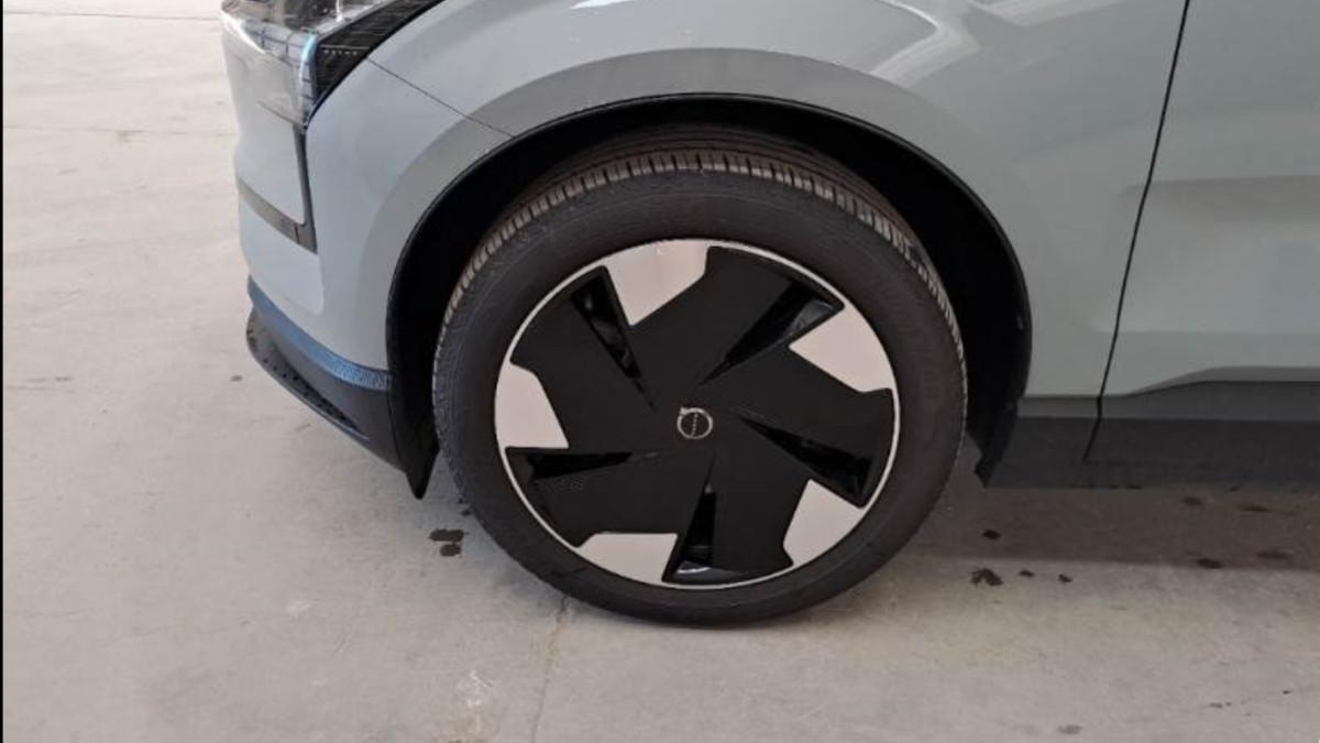 VOLVO Ex30 Single Motor Extended Range Rwd Plus