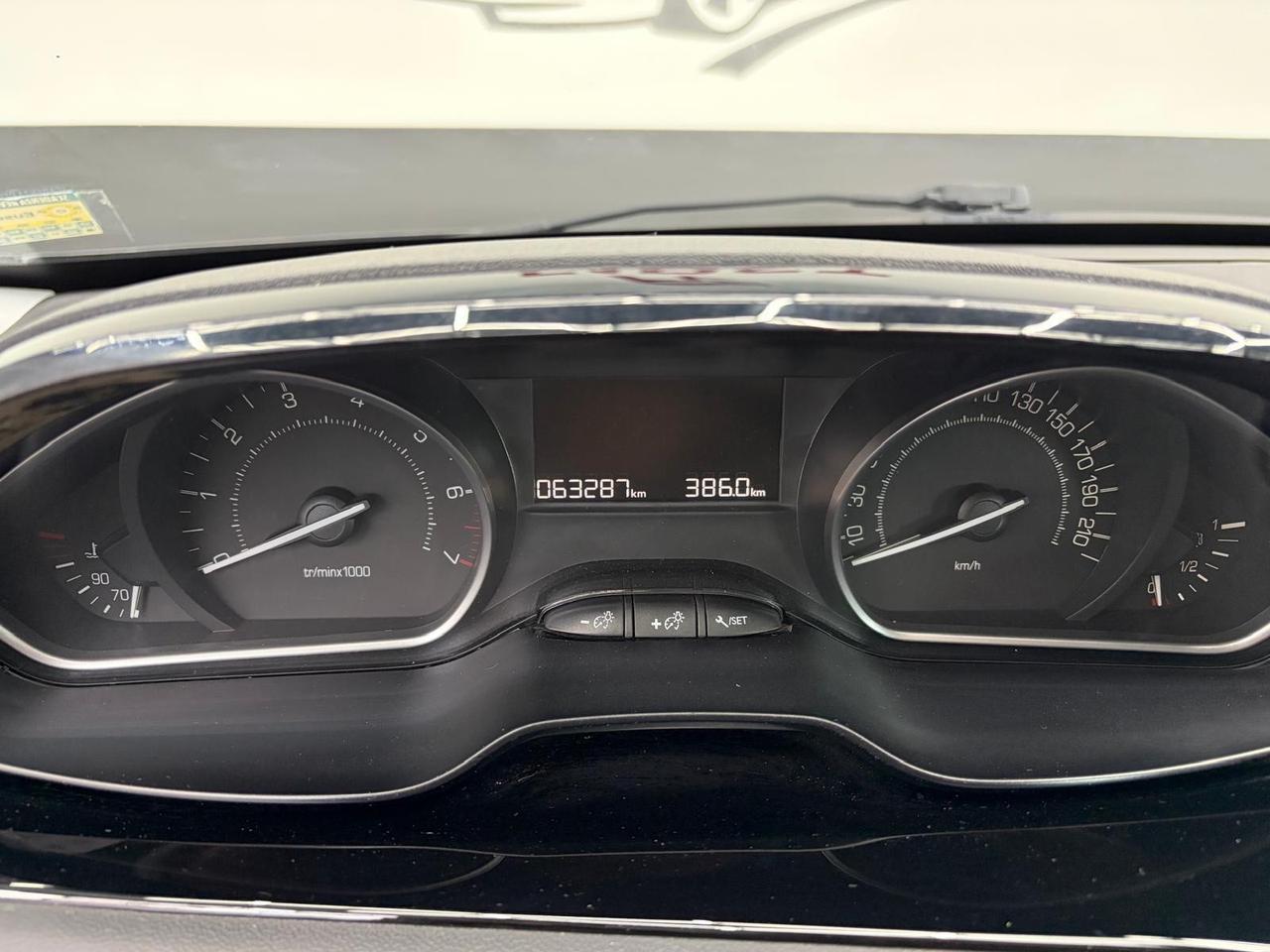 Peugeot 208 PureTech 82 5 porte Allure