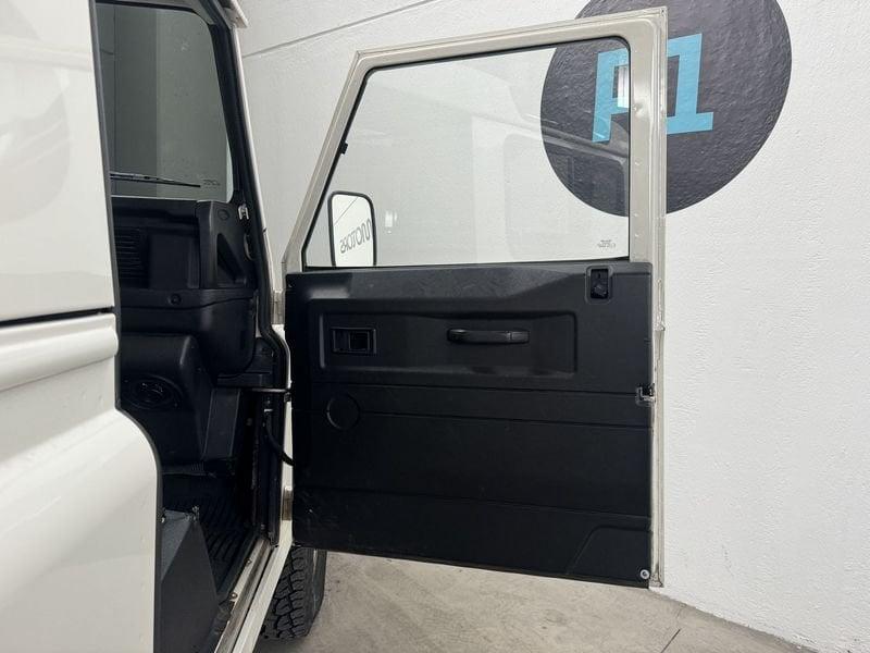 Land Rover Defender 90 TD5 Autocarro 3 Posti C/CLIMA Verricello Omologato Gancio Traino