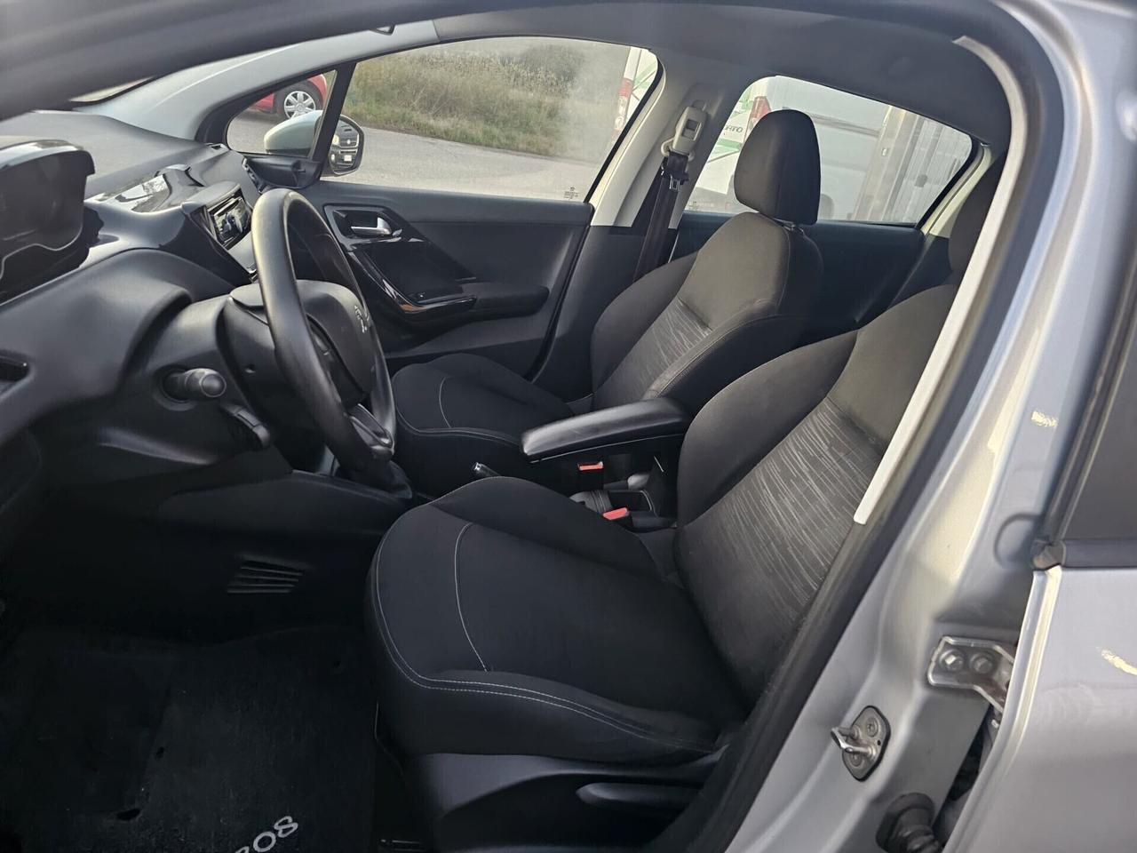 Peugeot 208 benzina