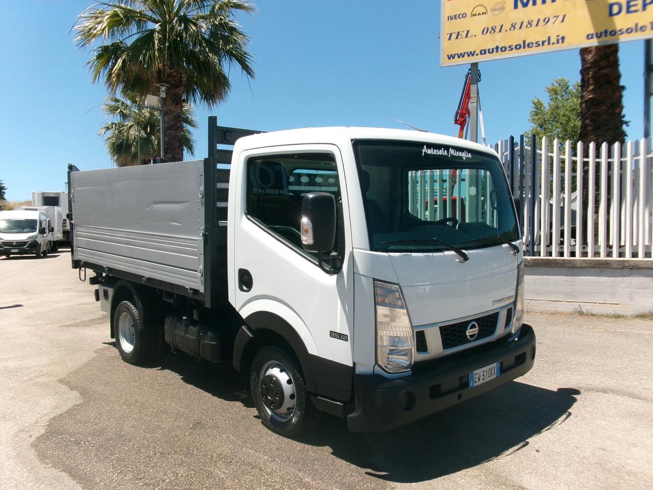 Nissan Cabstar NT 400 35-12 E5 RIBALTABILE TRILATERALE CON SOVRASPONDE GANCIO TRAINO
