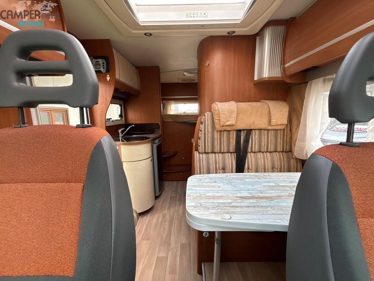 CHAUSSON WELCOME WS - Semintegrale compatto con letto matrimoniale in coda ed ampio garage