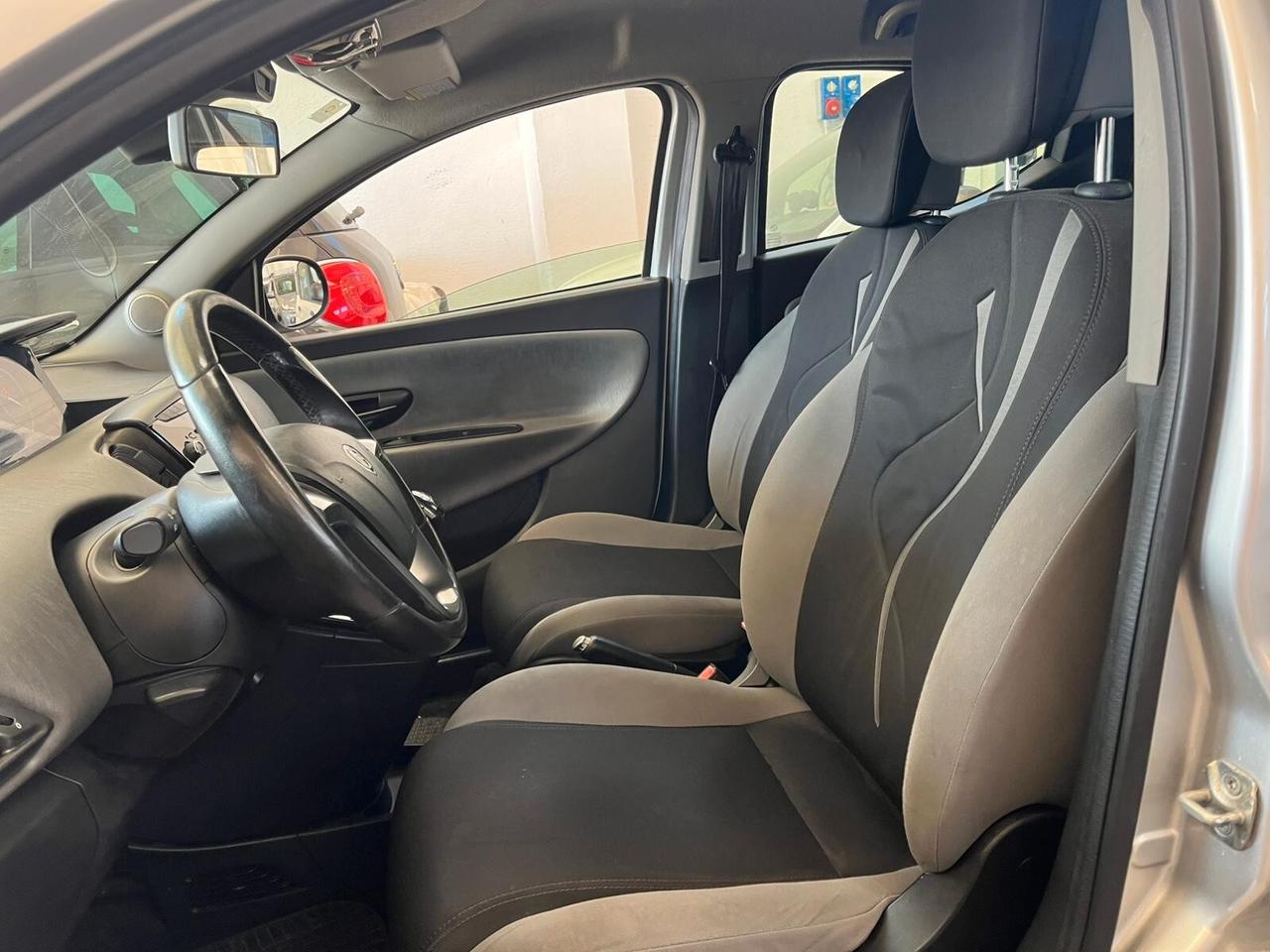 Lancia Ypsilon 1.3 MJT 16V 95 CV 5 porte S&S Silver