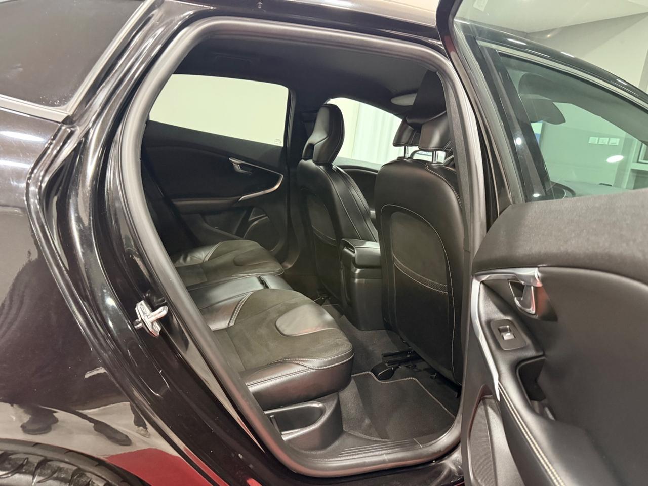 Volvo V40 D3 R-design