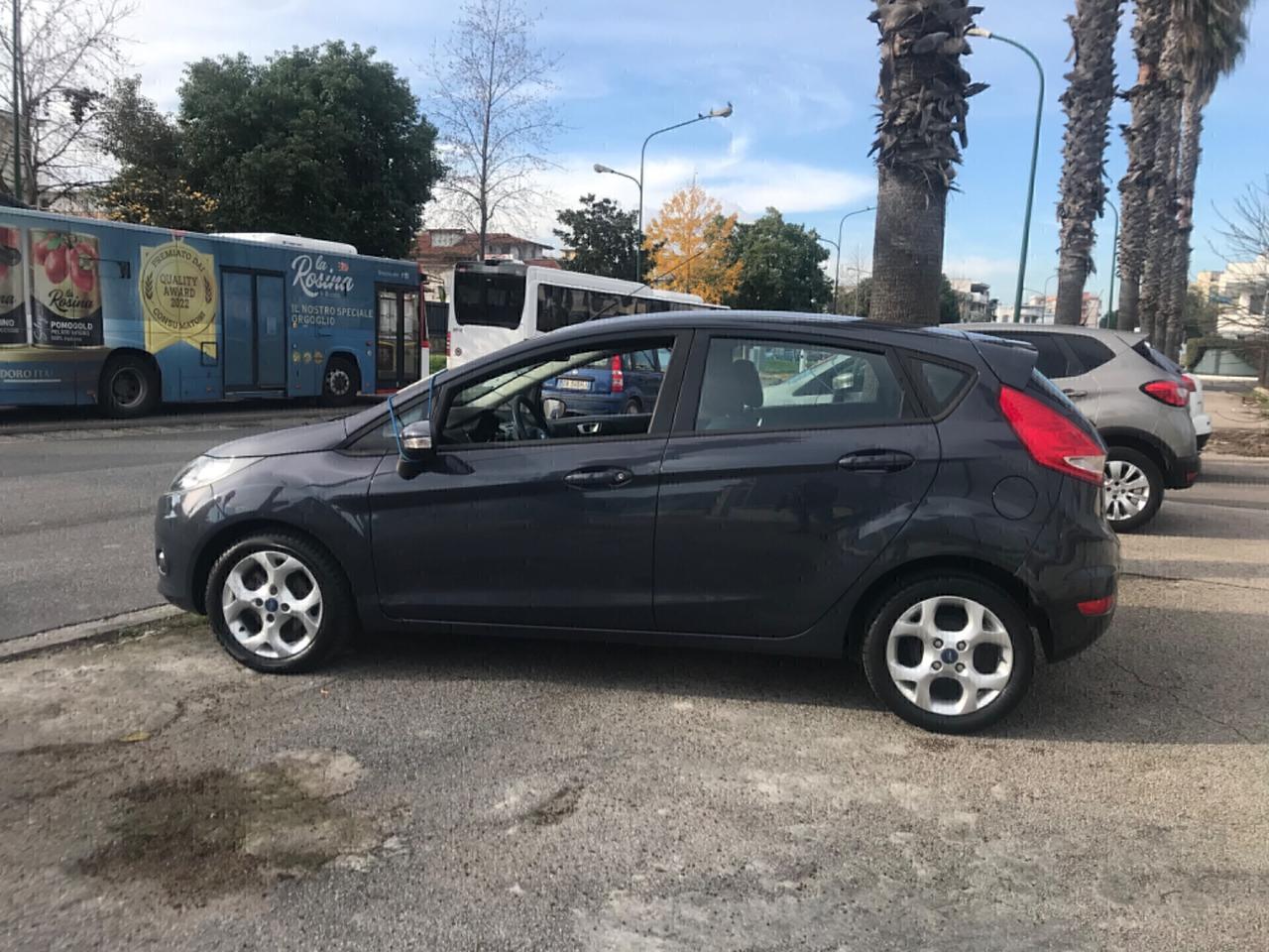 Ford Fiesta 1.4 TDCi 70CV 5 porte Titanium
