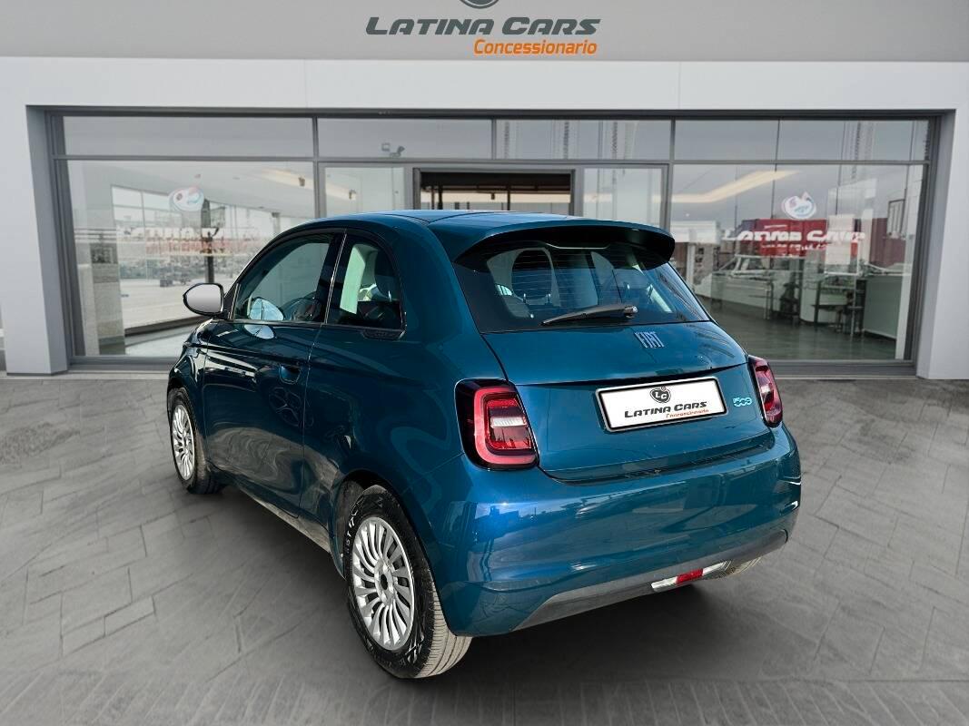 Fiat 500e 3+1 42 kWh Icon CON CARPLAY
