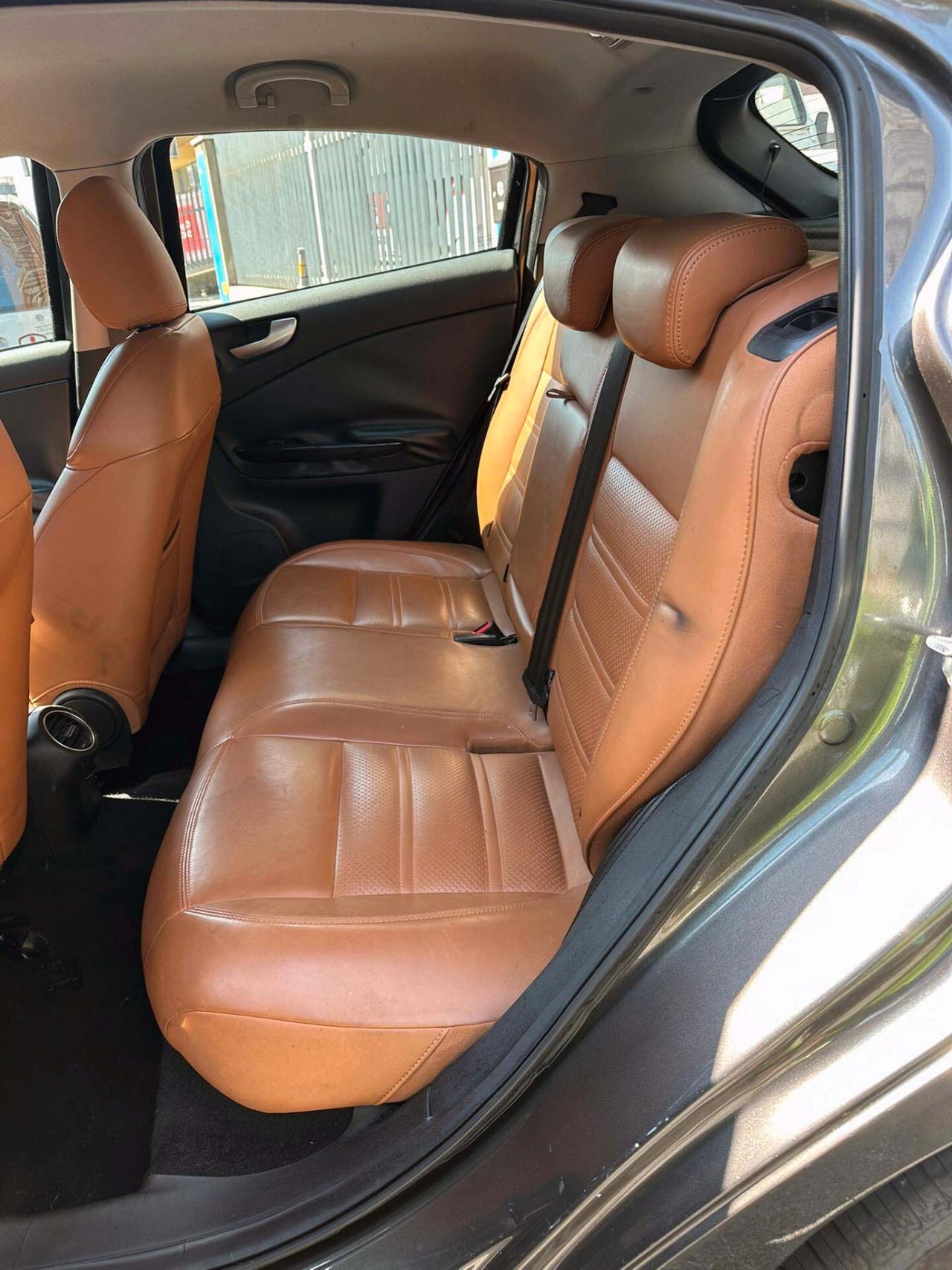 Alfa Romeo Giulietta 2.0 JTDm-2 140 CV Progression interni in pelle