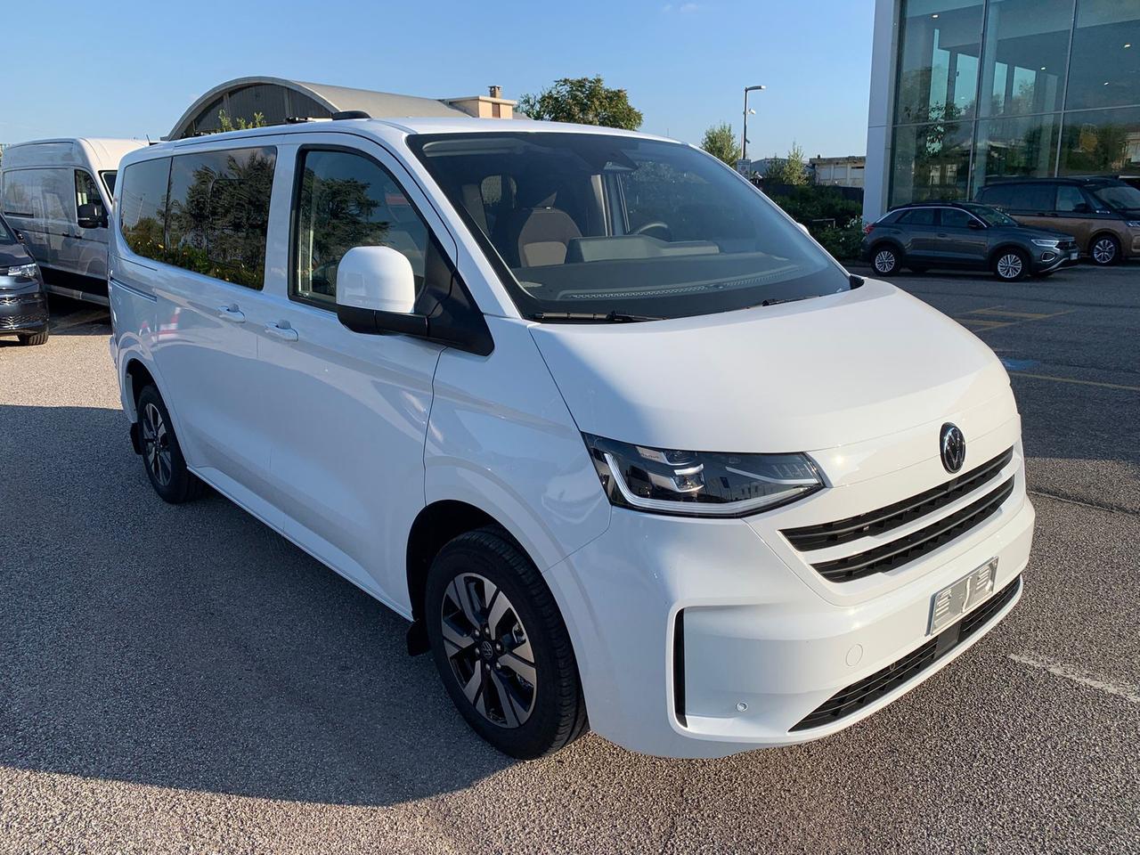 Volkswagen T7 Transporter t7 32 kombi 2.0 tdi 150cv l1