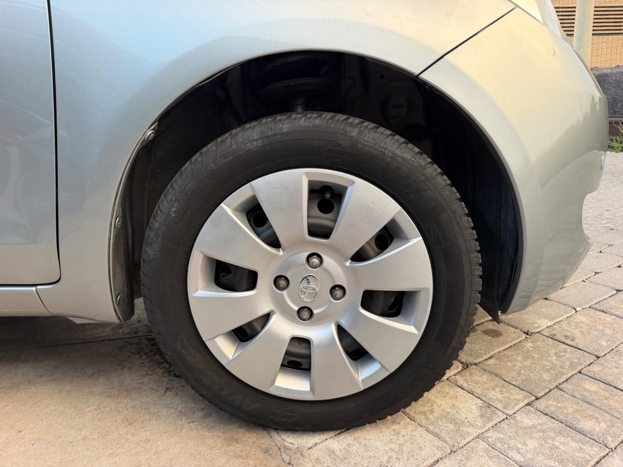 Toyota Yaris 1.0 3 porte Sol