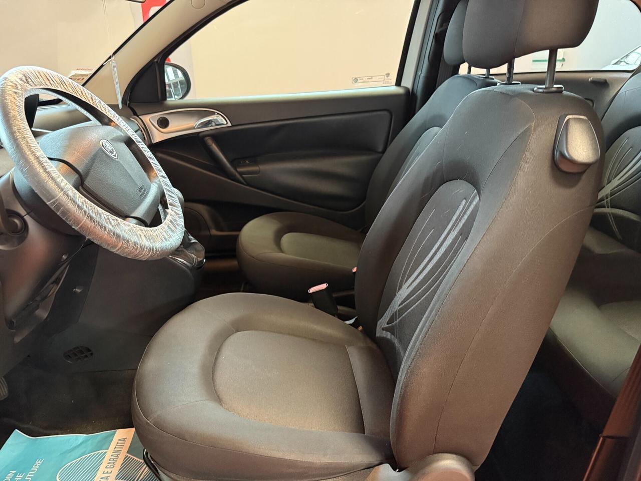 Lancia Ypsilon 1.3 MJT 75 CV Unyca