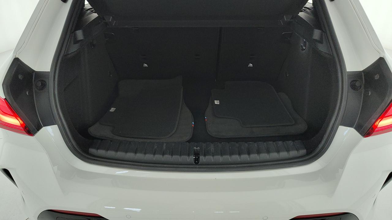 BMW Serie 1 F40 - 118d Msport auto