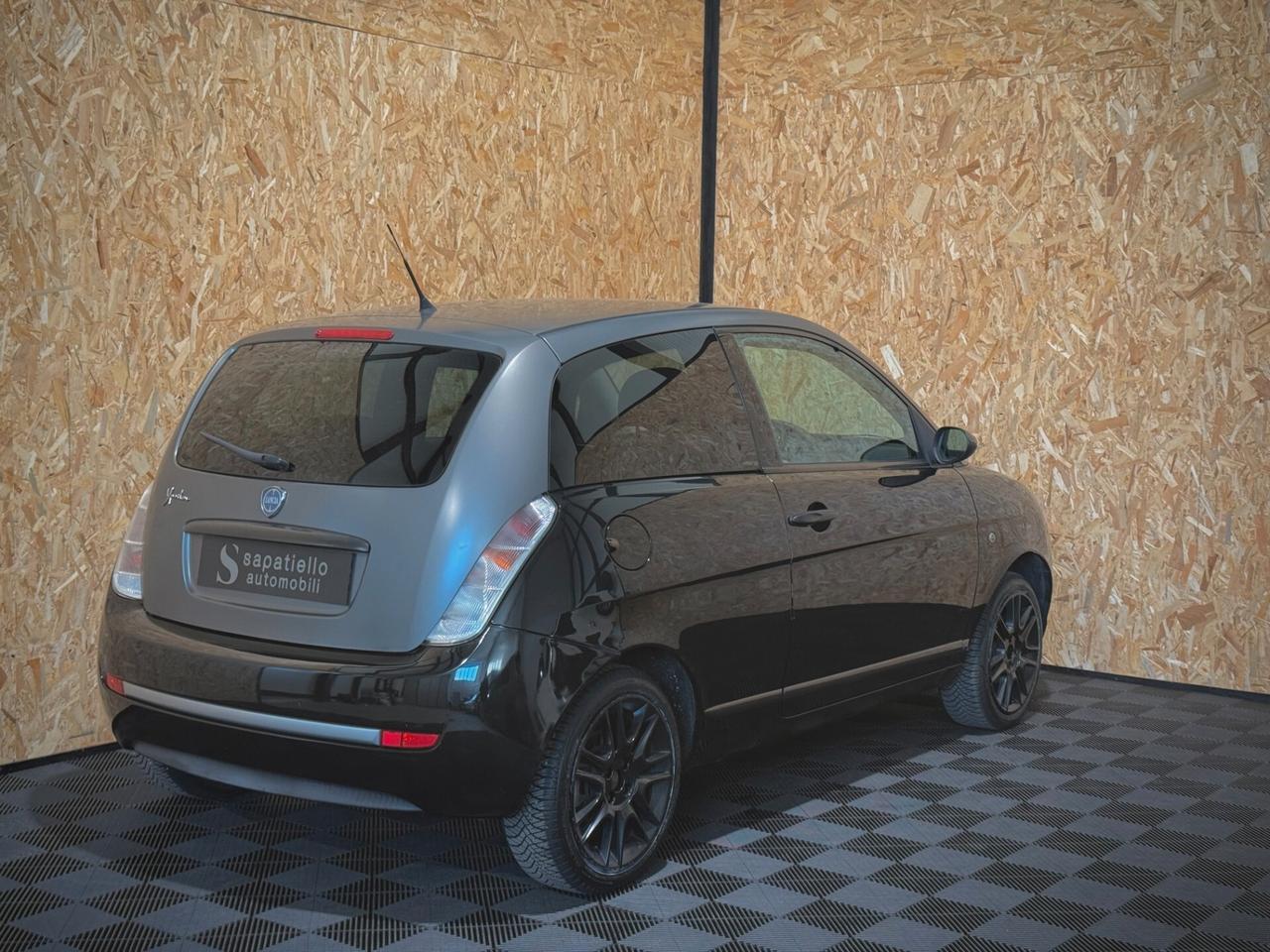 Lancia Ypsilon 1.4 Sport MomoDesign
