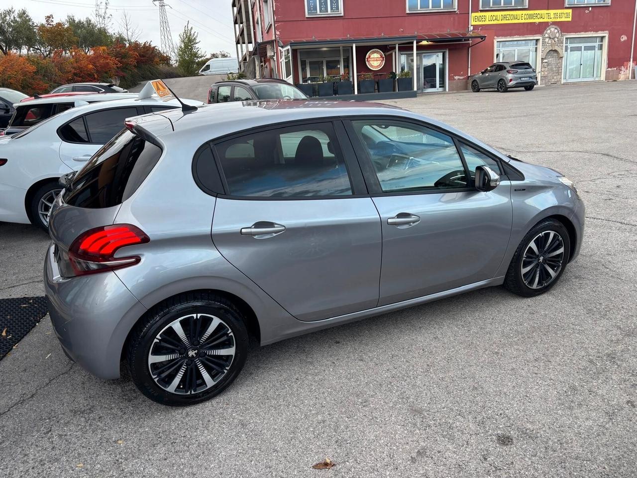 Peugeot 208 BlueHDi 100 S&S 5 porte Signature