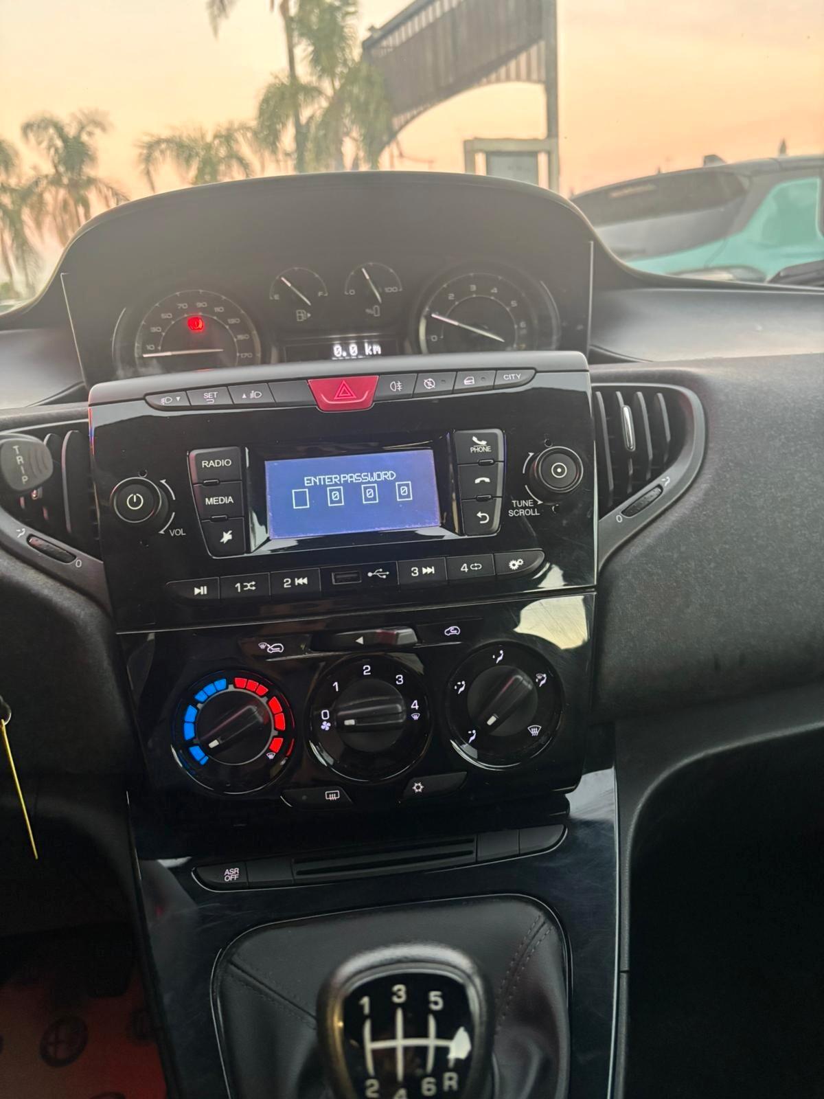 Lancia Ypsilon 1.0 FireFly 5 porte S&S Hybrid Alberta Ferretti