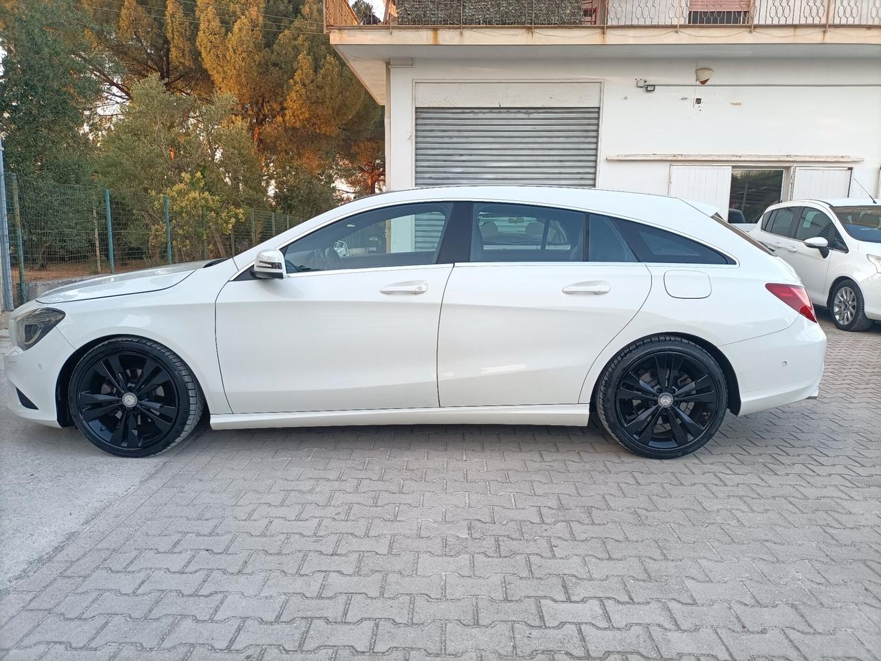 Mercedes-benz CLA 220d Automatic Premium Dark Night