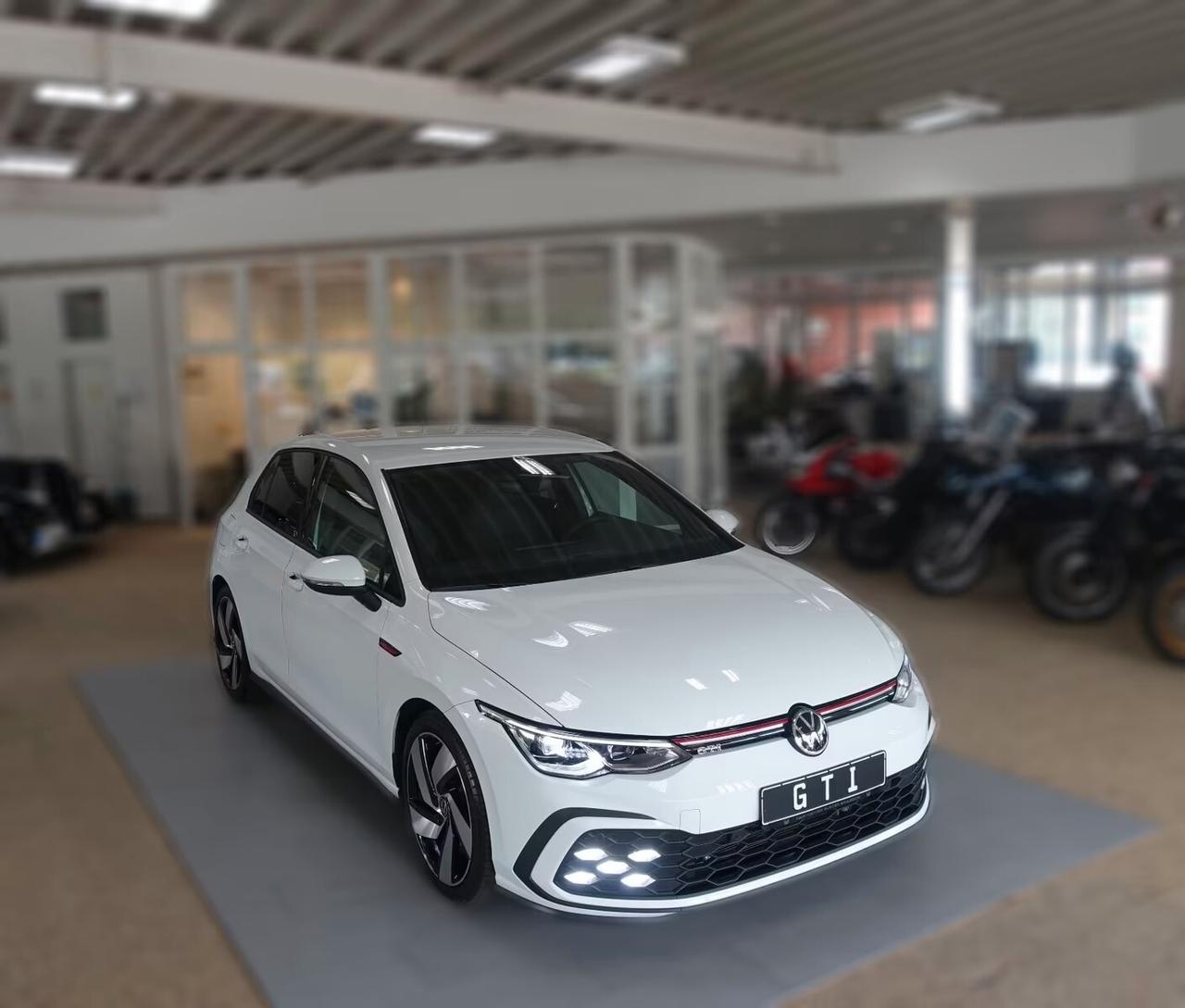 Volkswagen Golf 8 GTI 2.0 TSI DSG RETROC/FENDI/