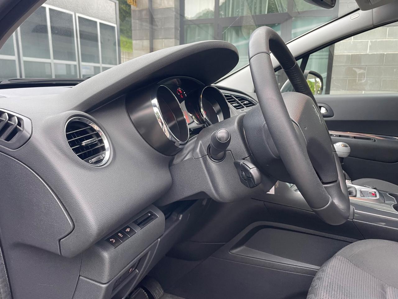 Peugeot 3008 1.6 HDi 115CV Business