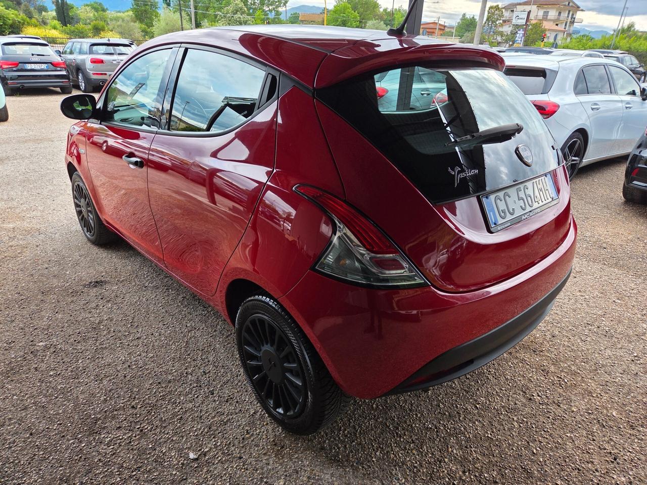 Lancia Ypsilon 5 porte S&S Hybrid Ecochic Silver