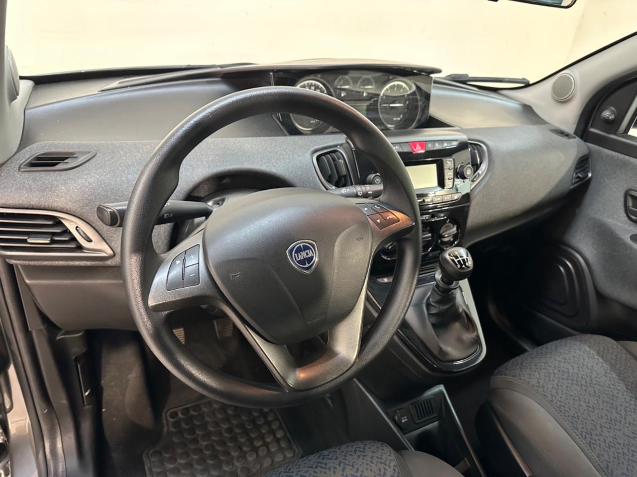 Lancia Ypsilon 1.0 FireFly 5 porte S&S Hybrid Ecochic Silver