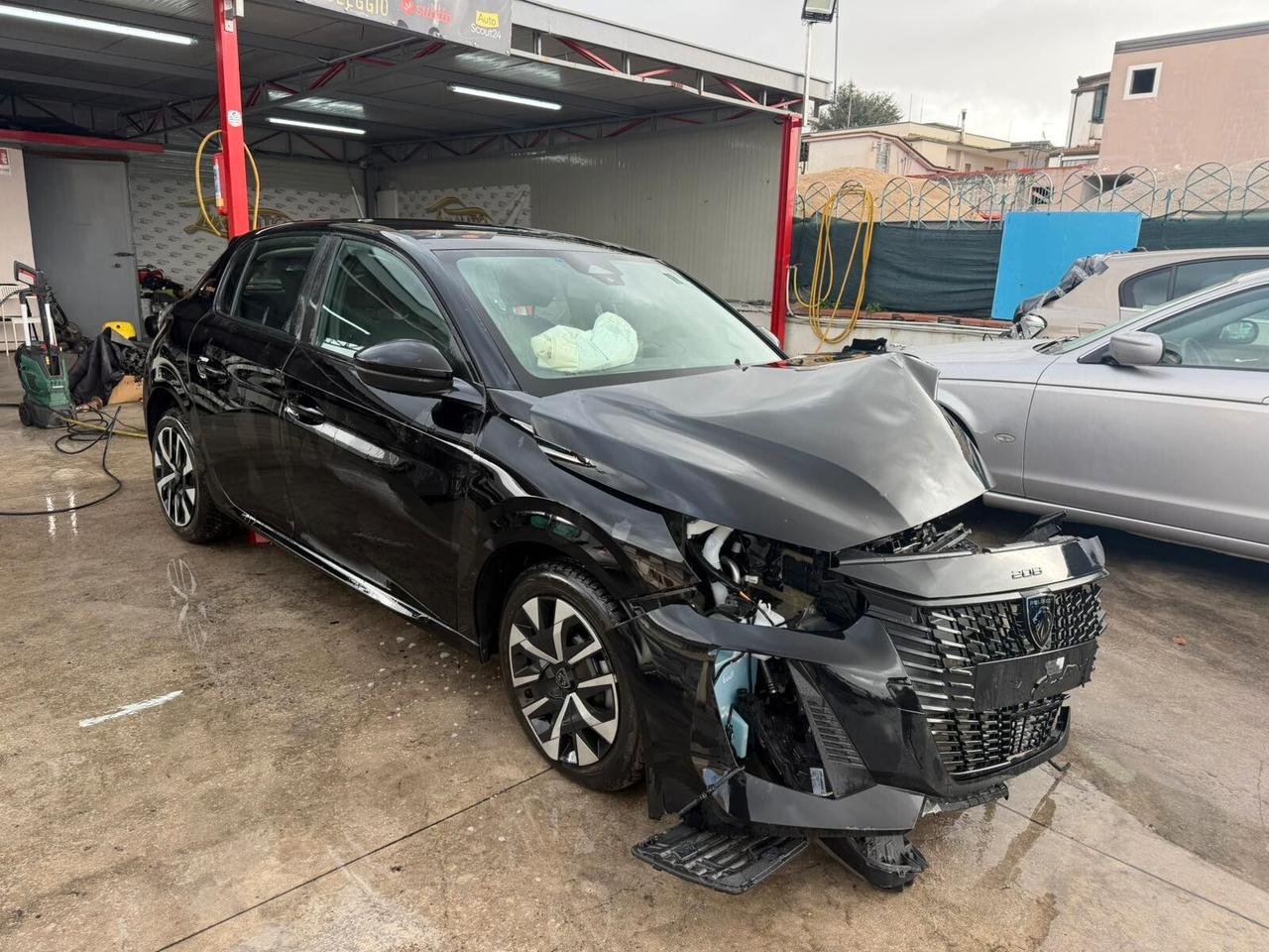 Peugeot 208 1,2 sinistrato - 2025