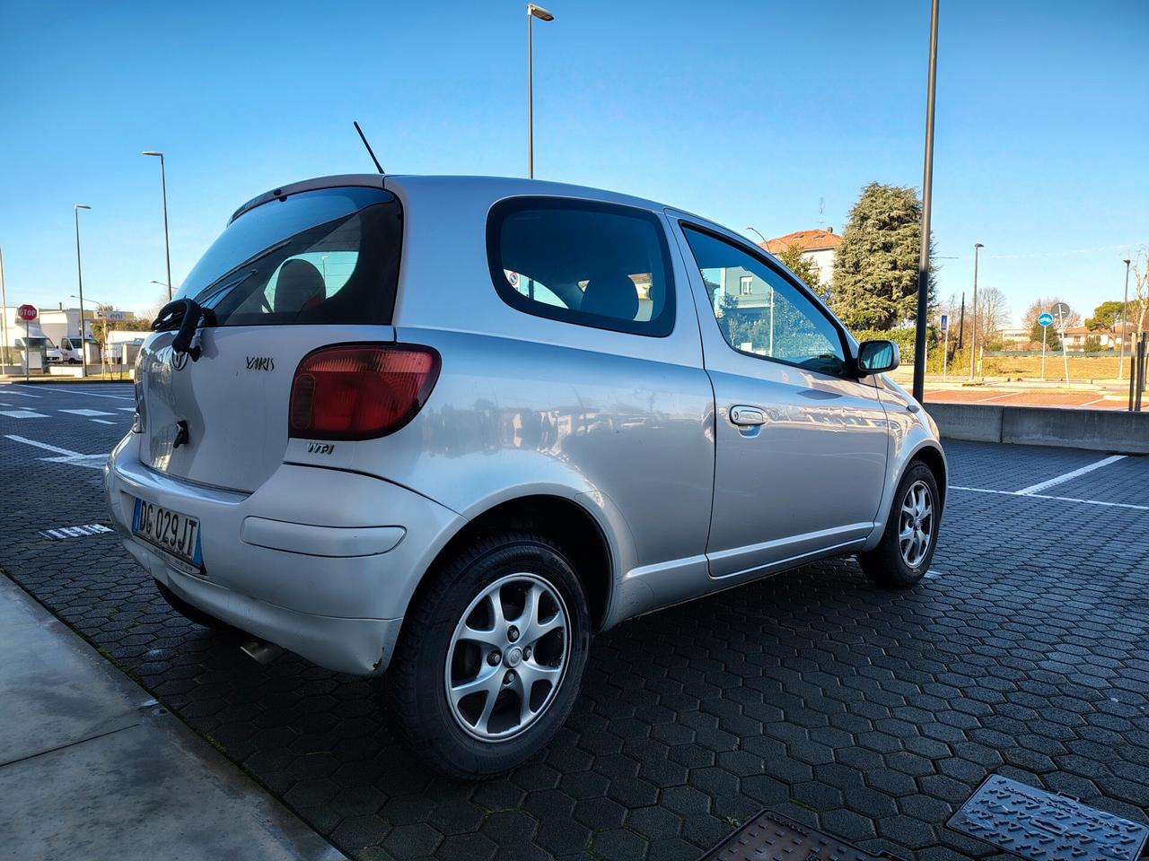 Toyota Yaris 1.3i 16V cat 3 porte Sol