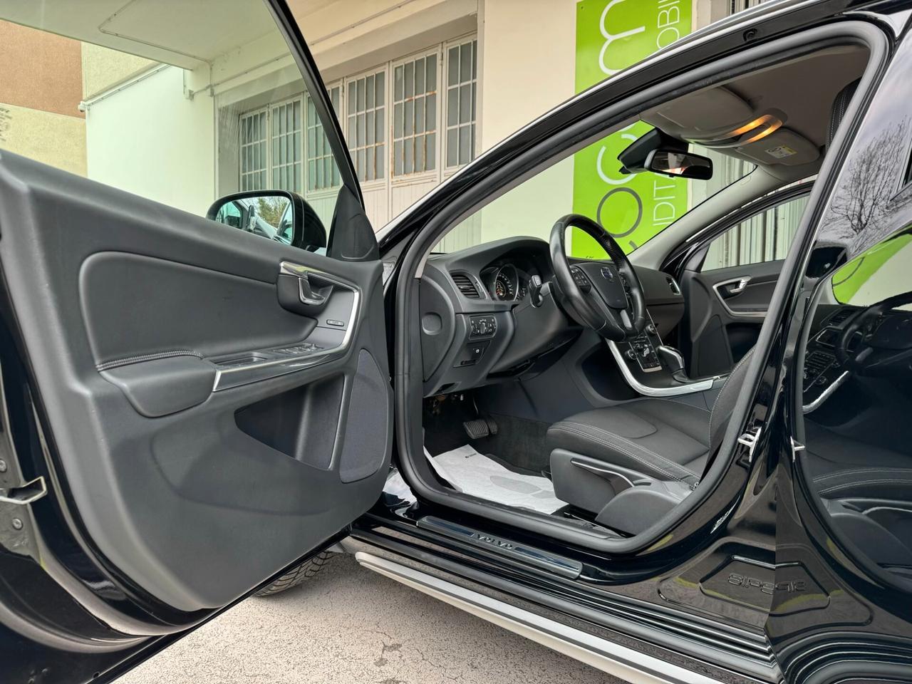 Volvo V60 CrossCountry D3 Business gear GARANZIA24