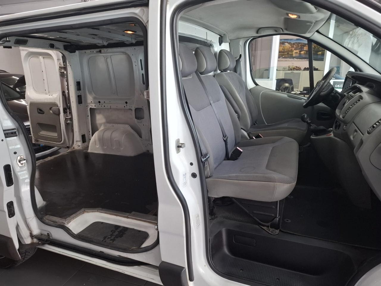 OPEL VIVARO VAN