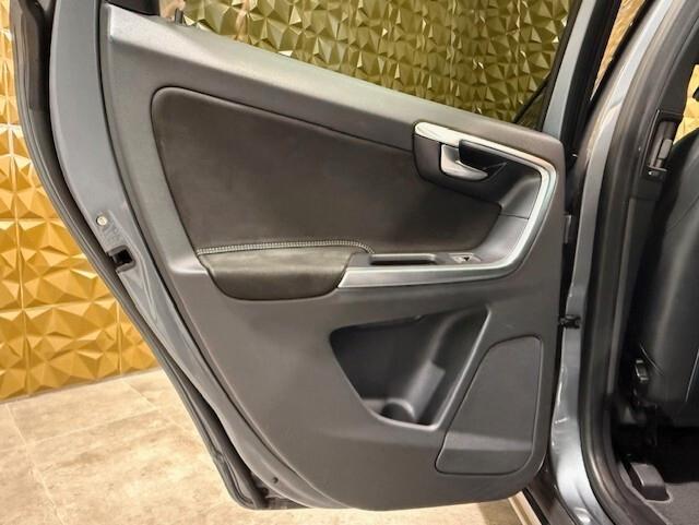 Volvo XC 60 XC60 2.4 d5 R-design Kinetic awd 220cv geartronic