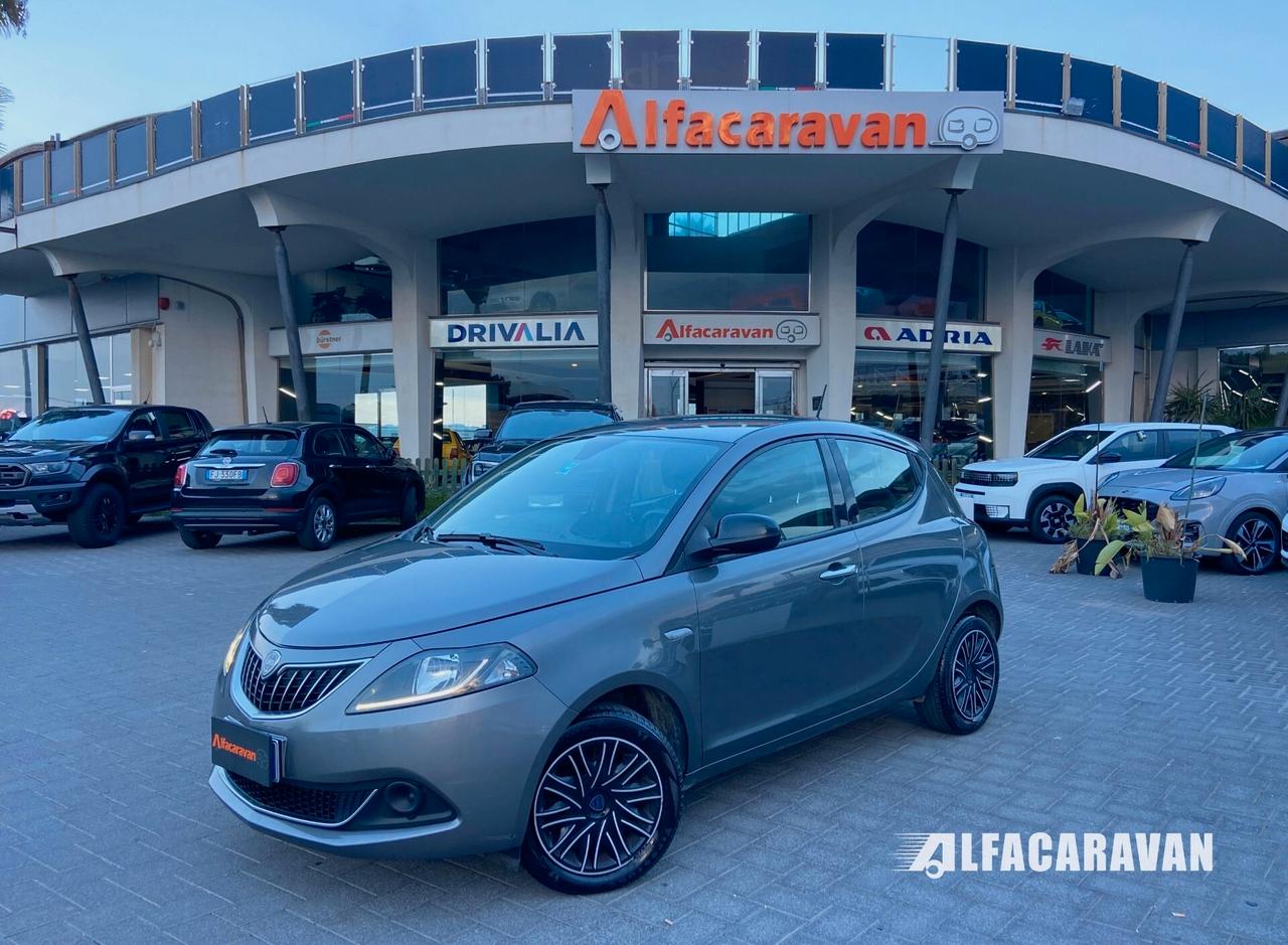 Lancia Ypsilon 1.0 firefly hybrid Gold