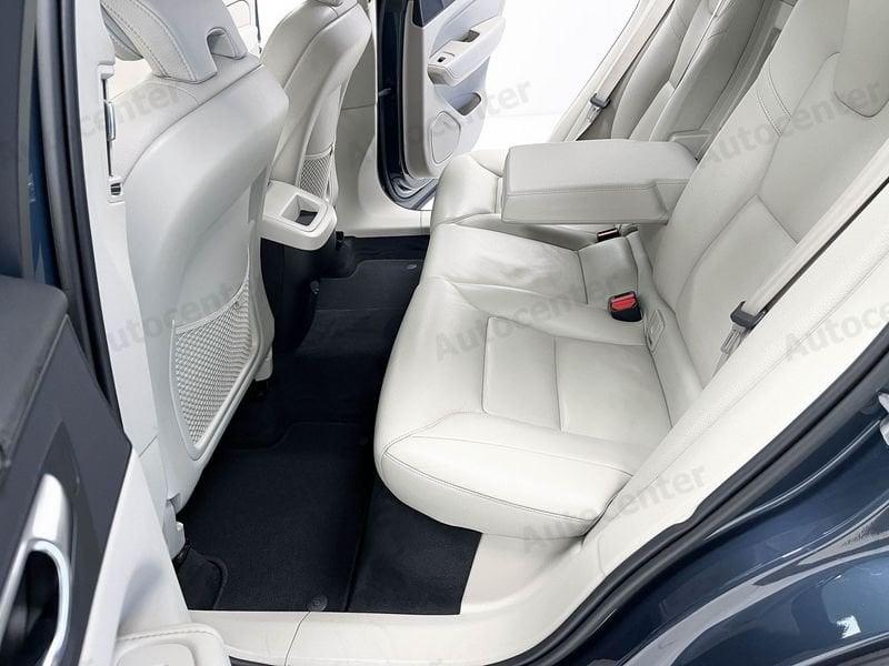 Volvo XC60 XC60 B4 (d) 197CV AUT AWD PLUS DARK