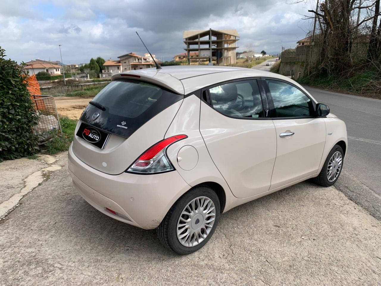 Lancia Ypsilon 1.2 69 CV 5 porte Gold