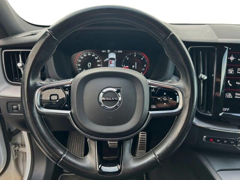 Volvo XC60 B4 197+14 CV AWD Automatica Mild Hybrid Diesel NAVI LED R-design