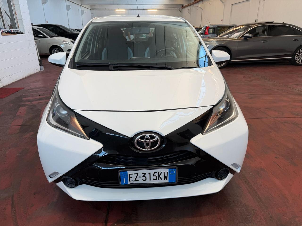 Toyota Aygo 1.0 VVT-i 69 CV 5 porte x-wave MMT cambio automatico 86.000km neopat