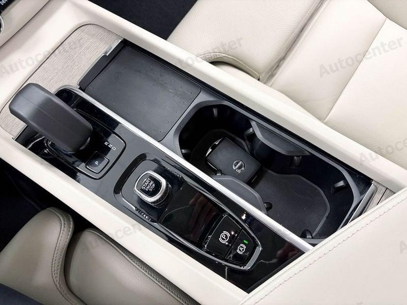 Volvo XC60 XC60 B4 (d) 197CV AWD AUT PLUS DARK