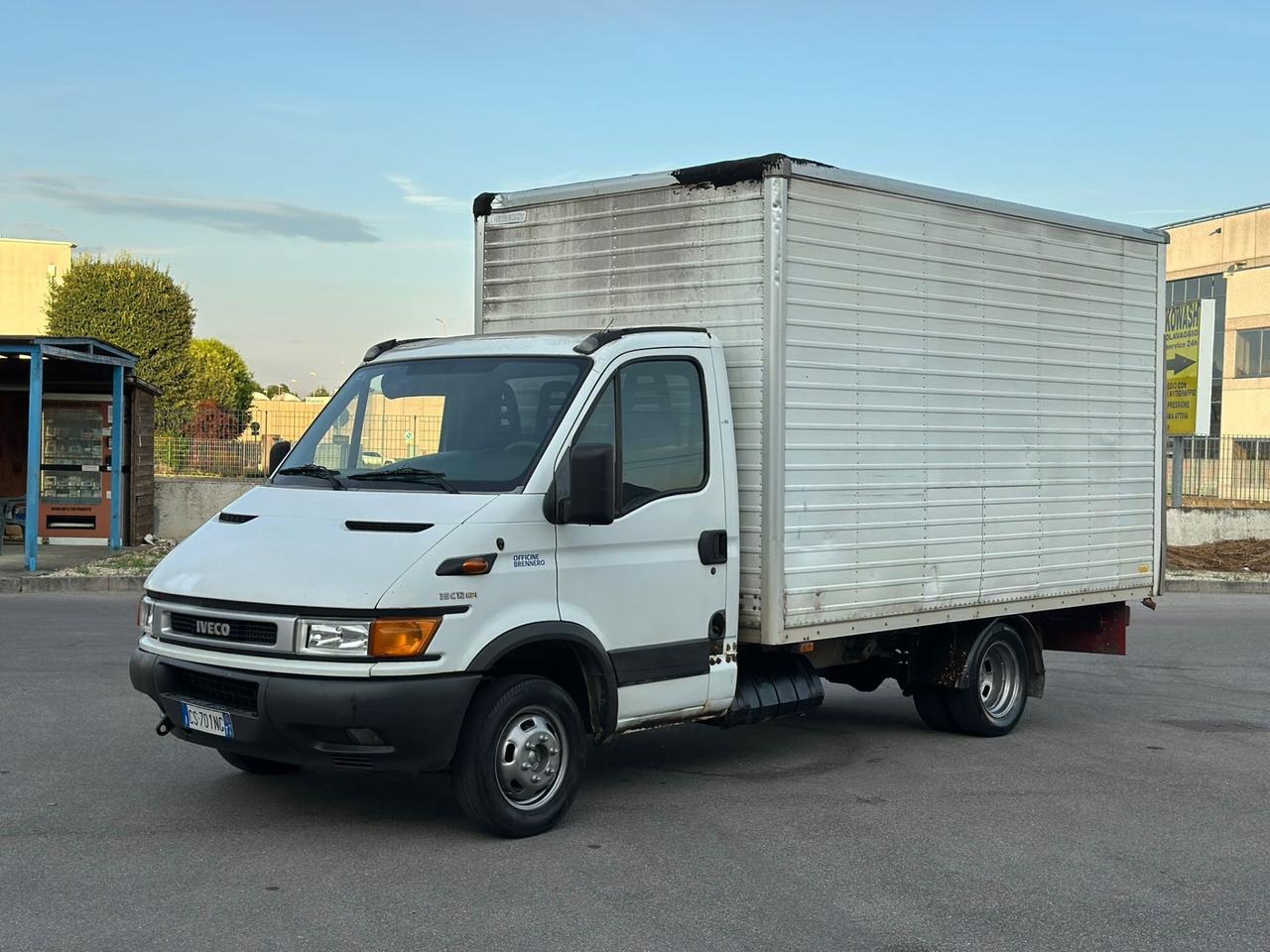 IVECO CON PEDANA IDRAULICA