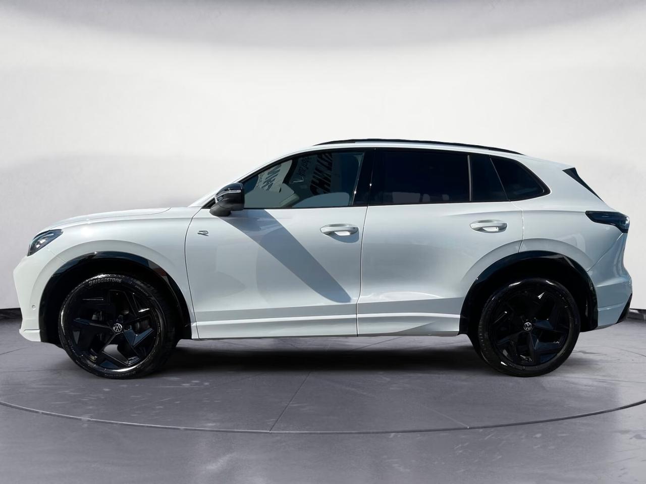 VOLKSWAGEN*TIGUAN*R-LINE*2.0*TDI*150CV*DSG*MATRIX*NAVI*KAMERA*360°*APP*19"*